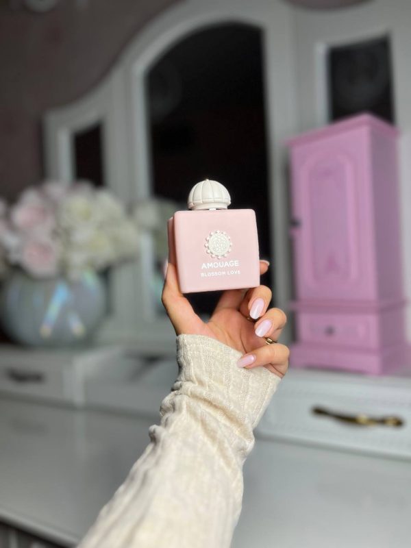 عطر مستر کوالیتی امواج بلوسوم لاو Amouage Blossom Love
