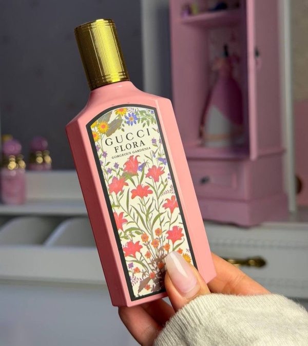 photo_5832432130909211869_y عطر مستر کوالیتی گوچی فلاورا گورجس گاردنیا صورتی Gucci Flora Gorgeous Gardenia