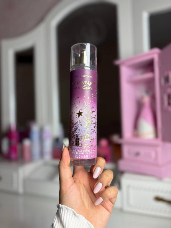 بادی میست بث اند بادی ورکس استرابری اسنوفلیکس اورجینال Strawberry Snowflakes Fine Fragrance Mist
