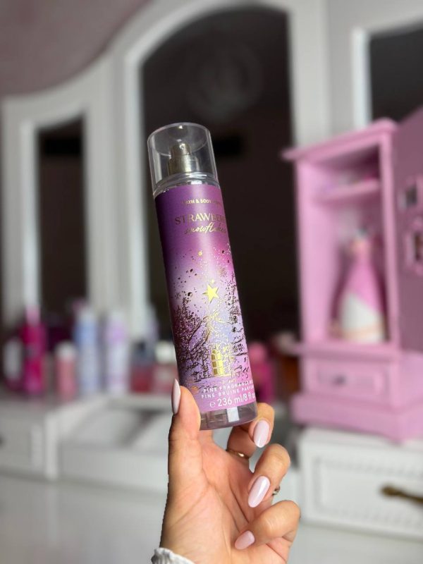 بادی میست بث اند بادی ورکس استرابری اسنوفلیکس اورجینال Strawberry Snowflakes Fine Fragrance Mist