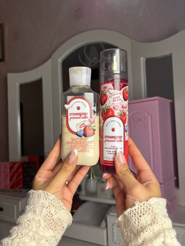 ست میست پرفیومی و لوشن بث اند بادی ورکس استرابری پوند کیک Bath & Body Works Strawberry Pound Cake
