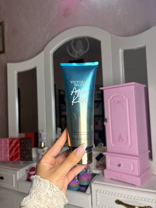 ست میست و لوشن ویکتوریا سکرت آکوآ کیس Bath & body Aqua Kiss
