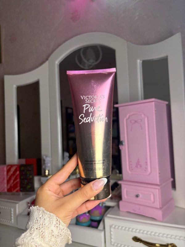 بادی میست زنانه ویکتوریا سیکرت مدل پیور سداکشن Victoria's Secret Pure Seduction Fragrance Mist